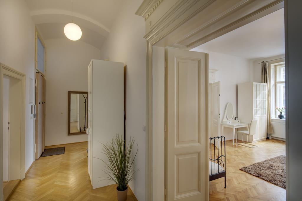 Old Town Square Apartments Прага Номер фото