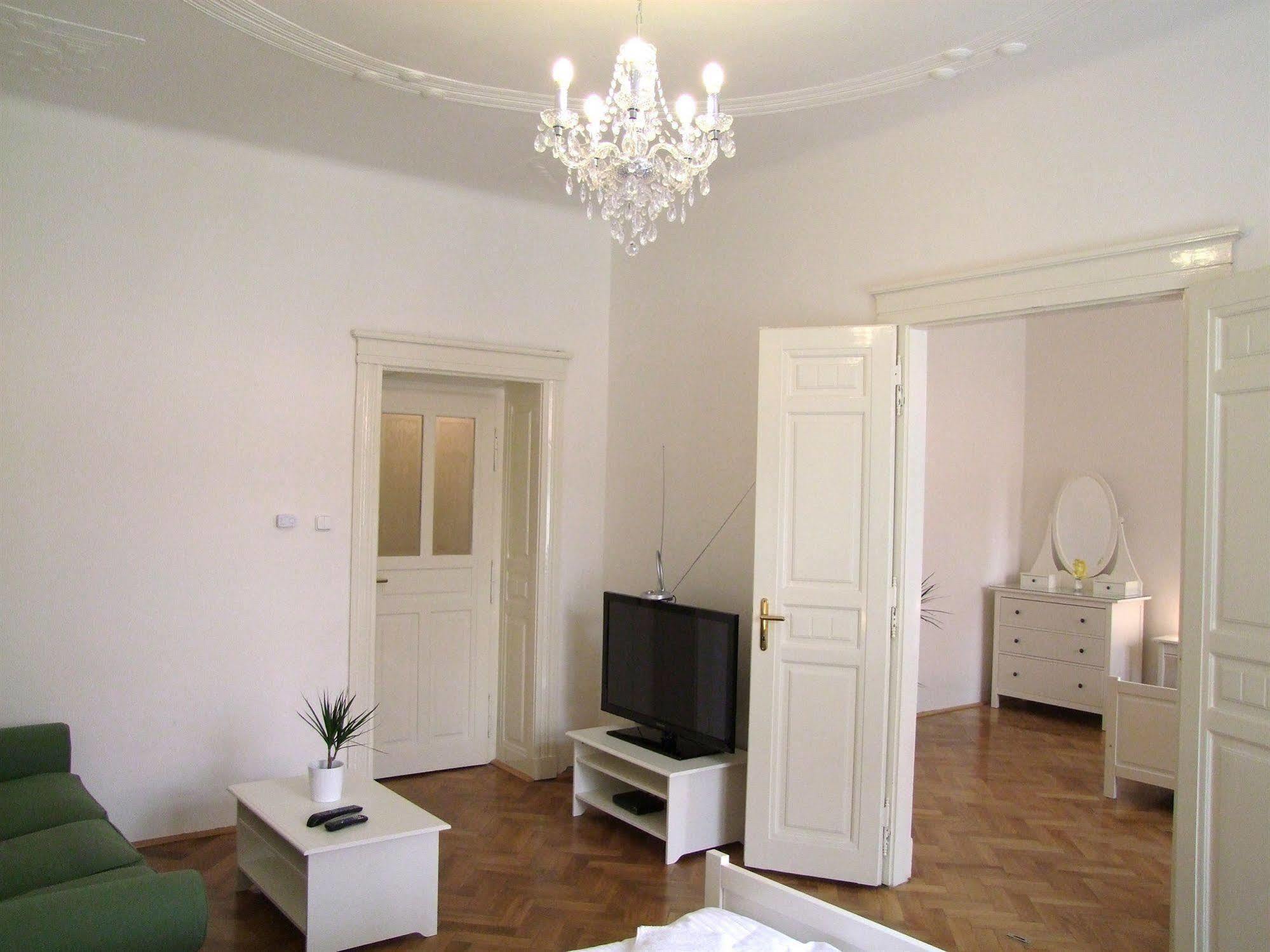 Old Town Square Apartments Прага Екстер'єр фото